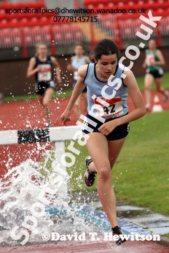 Inter girls 1500 metres steeplechase, English Schools Track and Field. Photo: David T. Hewitson/Sports for All Pics